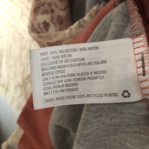 Xhilaration Mauve Lace Overlay Top XS - Picture 3 of 7